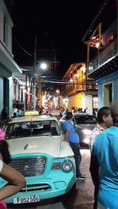 La Calle Heredia le soir 